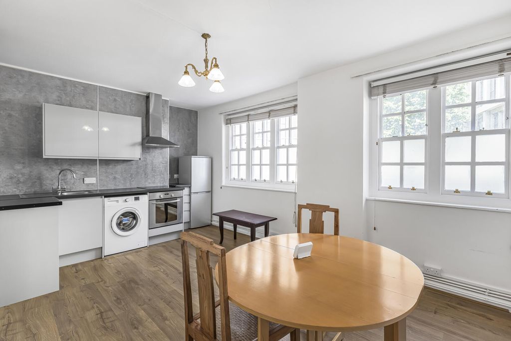 Property photo 1 of 10 Kitchen