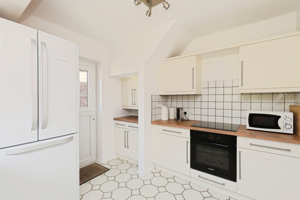 Property photo 3 of 16