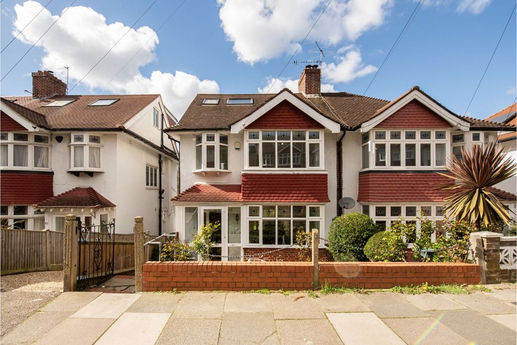 Property photo 2 of 24 Front Garden