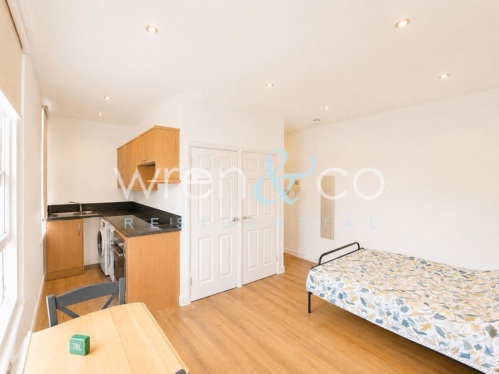 Property photo 3 of 8 5