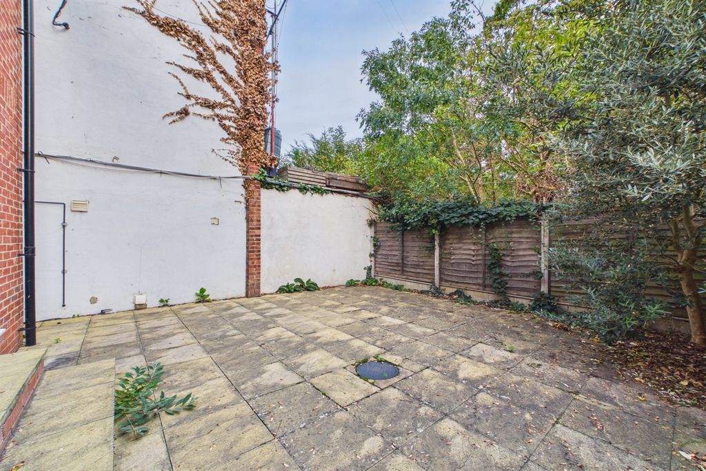 Property photo 3 of 17 Garden