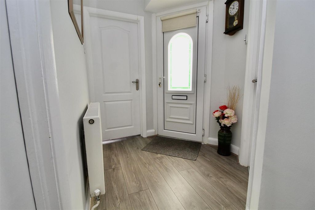 Property photo 2 of 25 Entrance Hallway