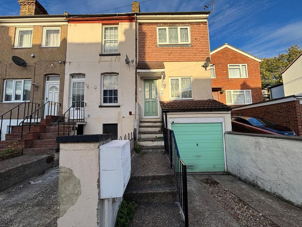 Property photo 1 of 6 Photo 4