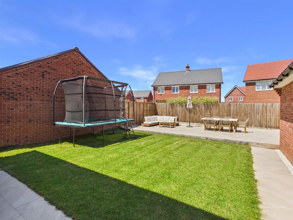 Property photo 2 of 31