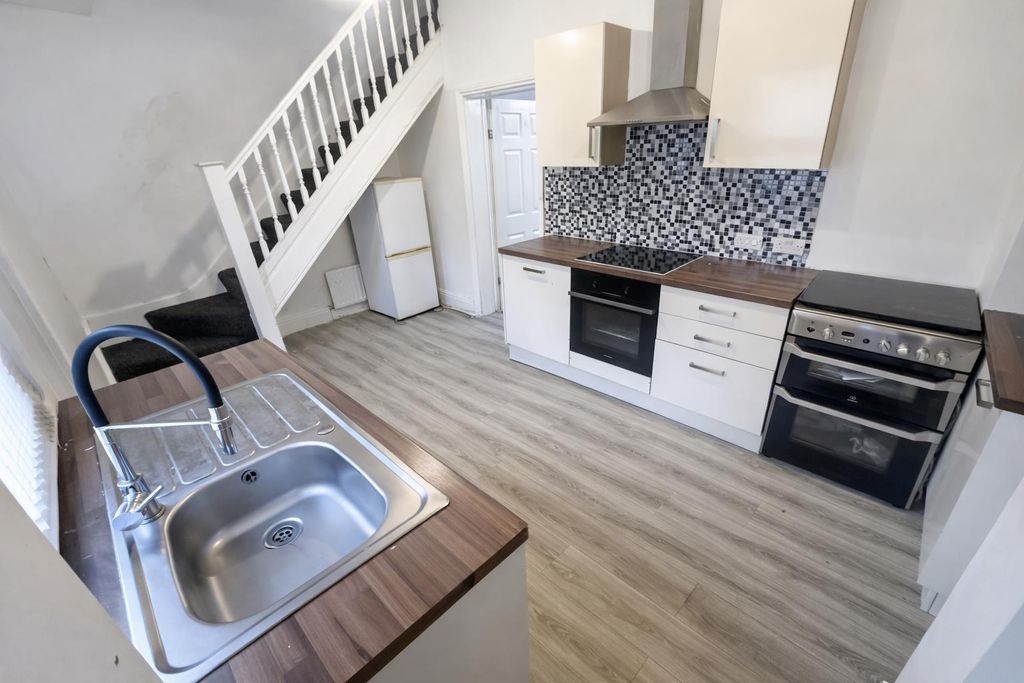 Property photo 2 of 12 56 John Street Kitchen .Png