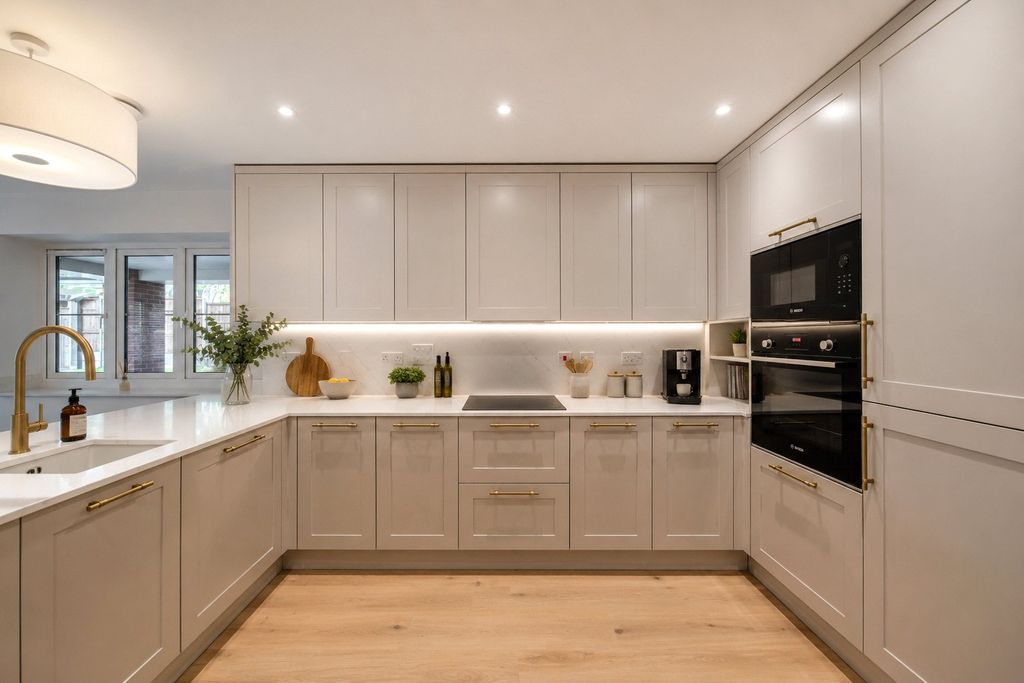 Property photo 1 of 10 Kitchen