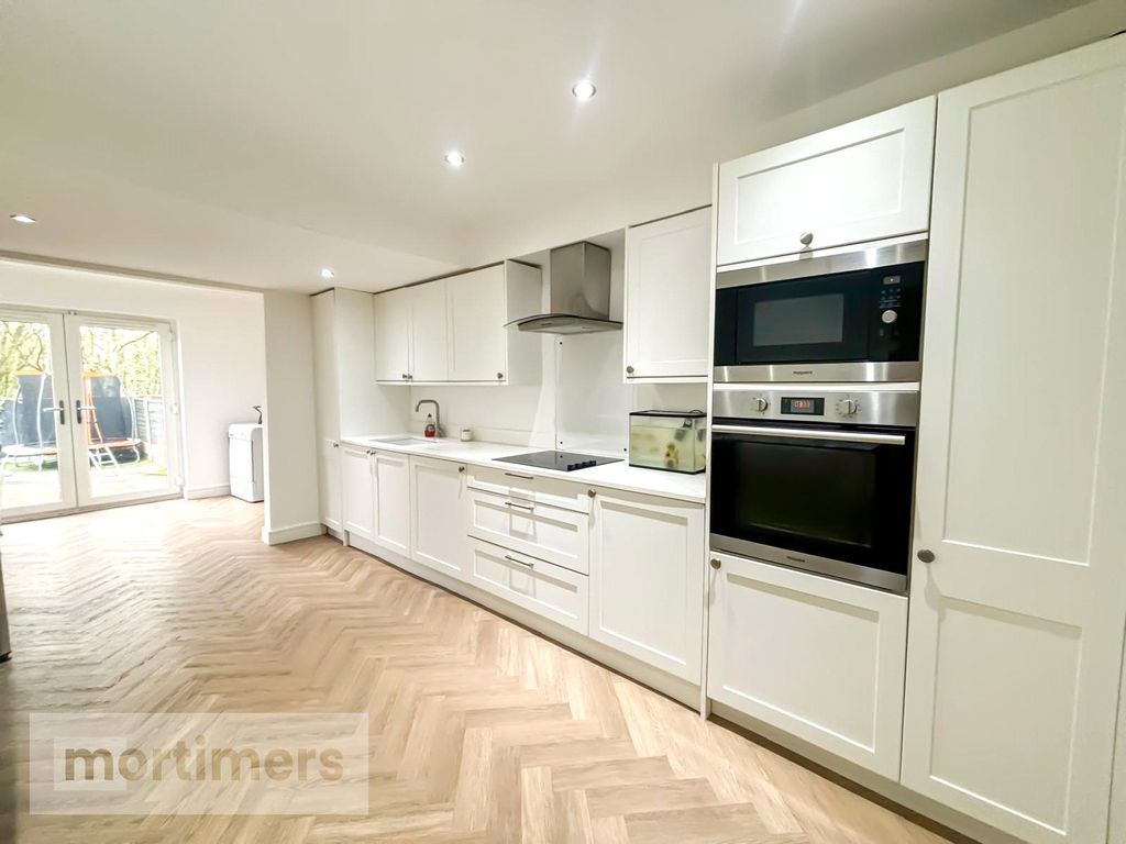 Property photo 2 of 18 Kitchen