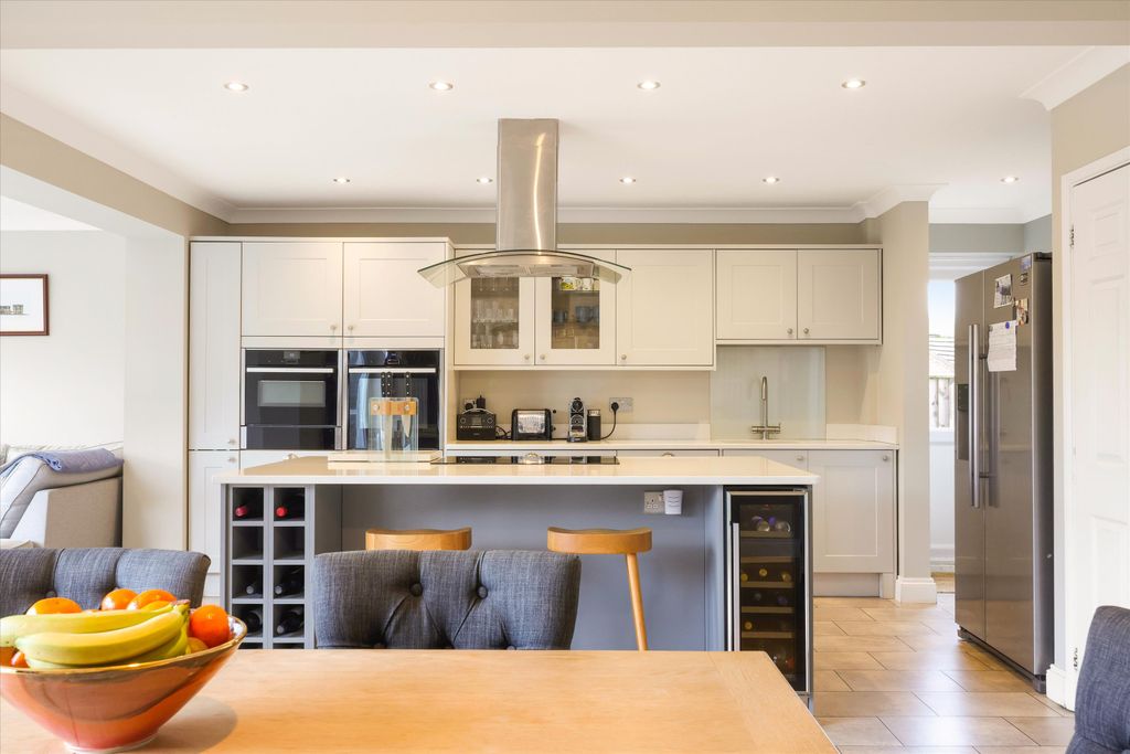 Property photo 2 of 20 Image