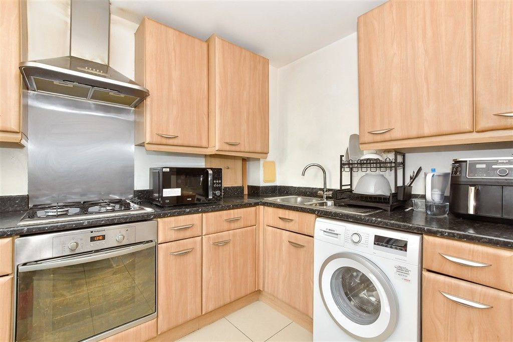 Property photo 2 of 9 Kitchen