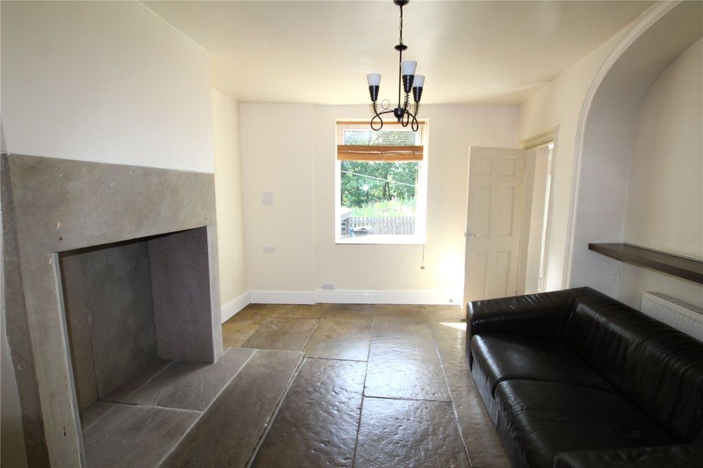 Property photo 3 of 17 Lounge