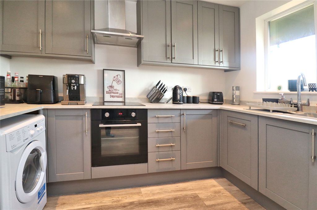 Property photo 2 of 8 Picture No. 17