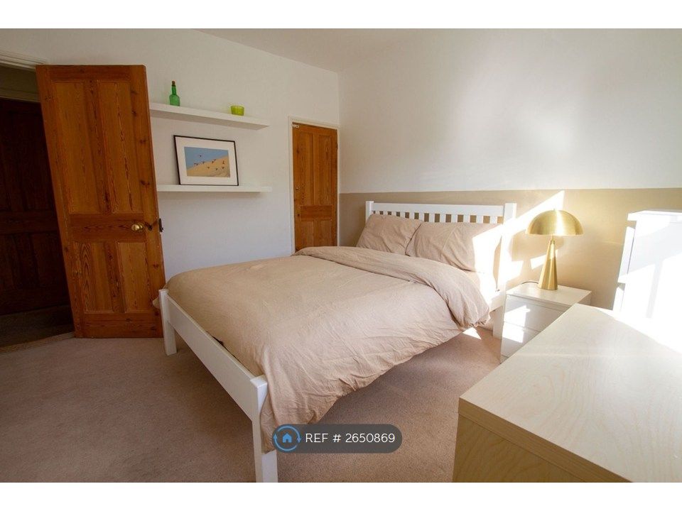 Property photo 3 of 10 Bedroom