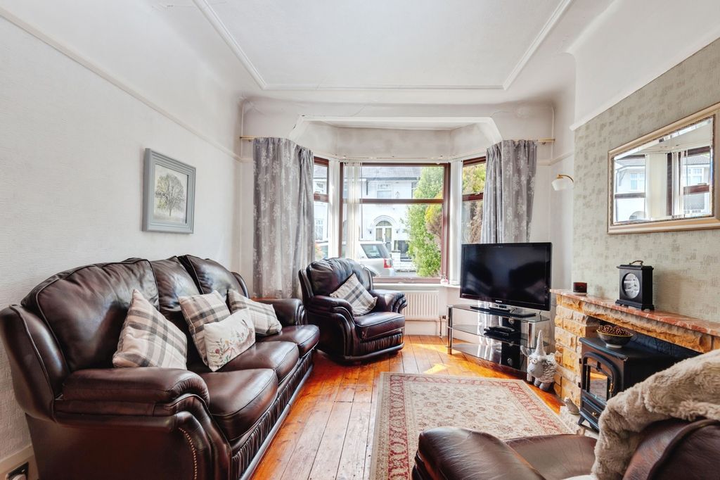 Property photo 3 of 18 Pbox-Img.Jpg