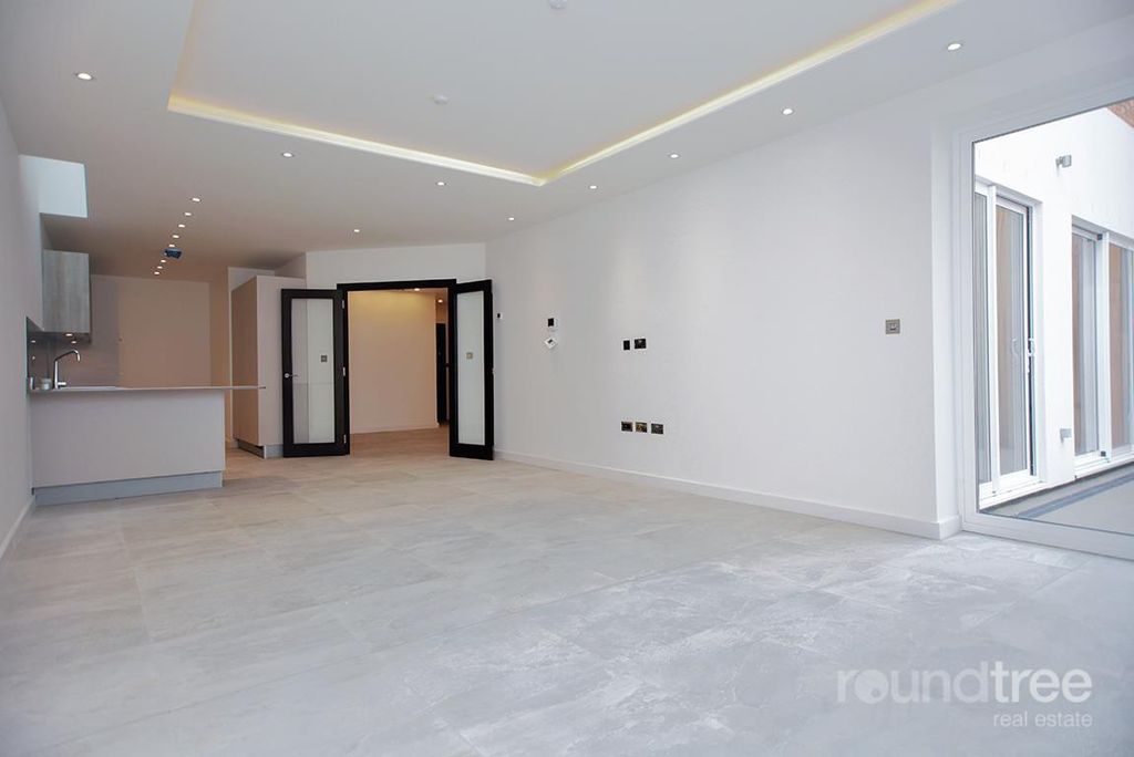 Property photo 2 of 14 (Main)