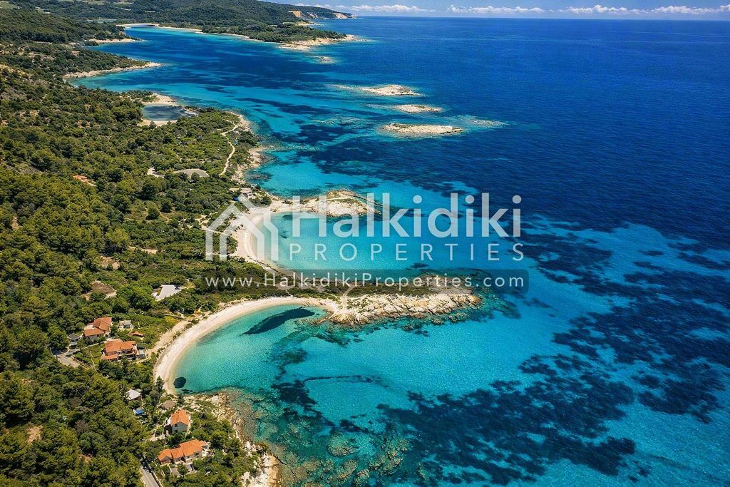 Property photo 1 of 15 Land Halkidiki Vourvourou