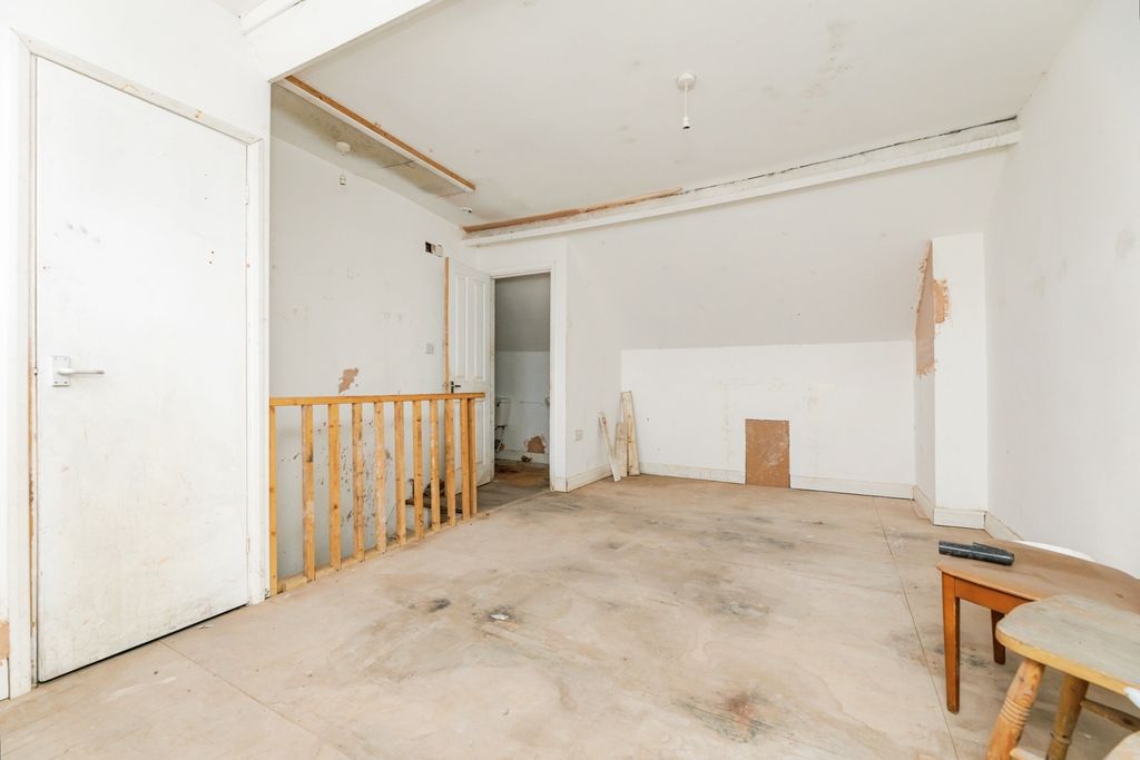 Property photo 3 of 17 Photo