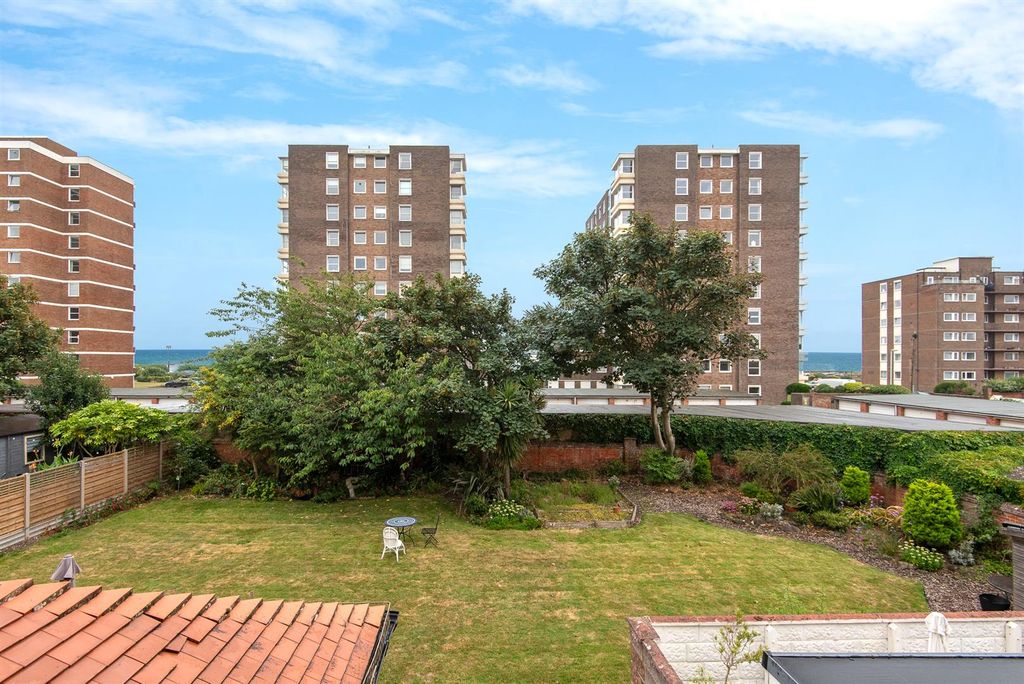 Property photo 2 of 22 For Sale By Aspire Residential | Bath Road