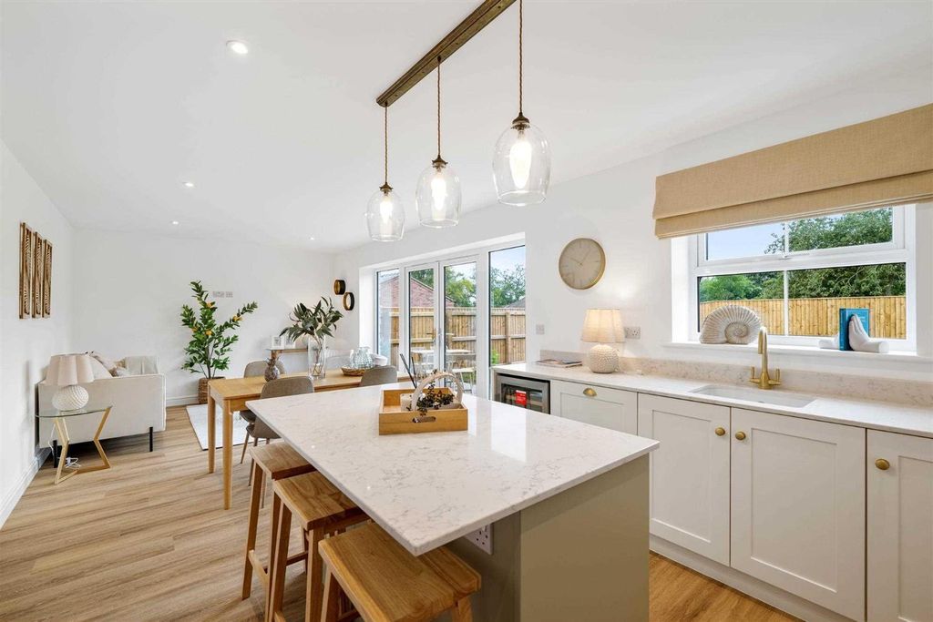Property photo 2 of 30 4131322