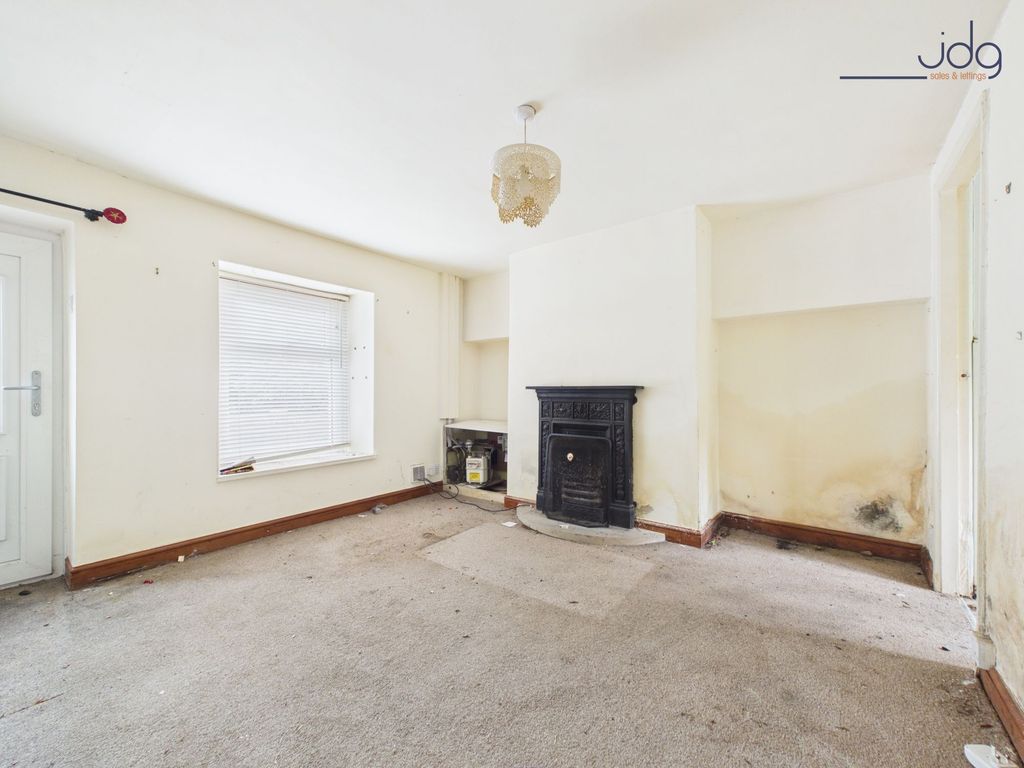 Property photo 3 of 8 Living Room