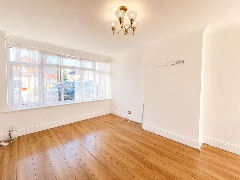Property photo 2 of 9 1