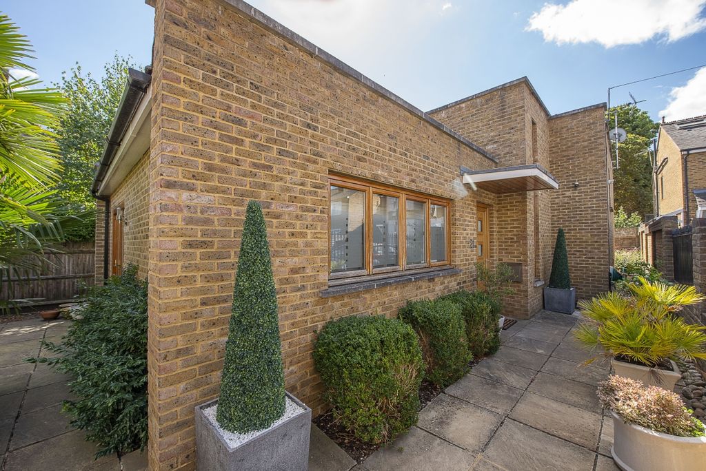 Property photo 2 of 18 External