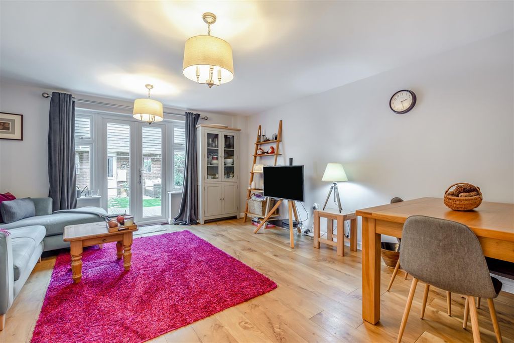 Property photo 3 of 17 8662998-Interior01.Jpg