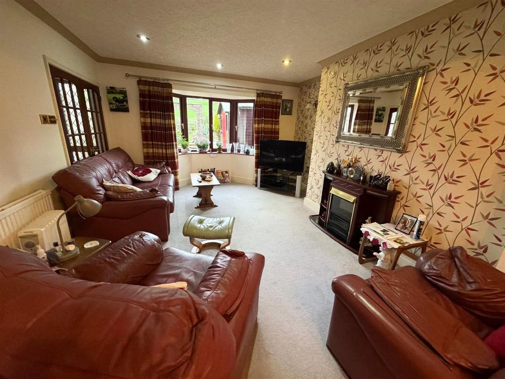 Property photo 2 of 16 Living Room