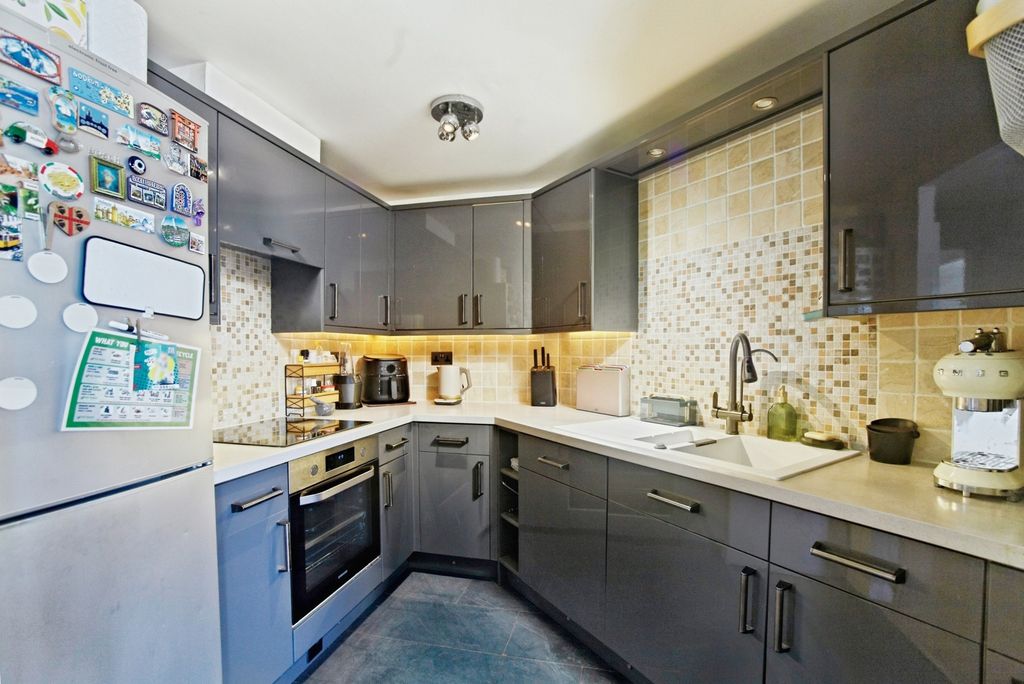 Property photo 3 of 16 Pbox-Img.Jpg