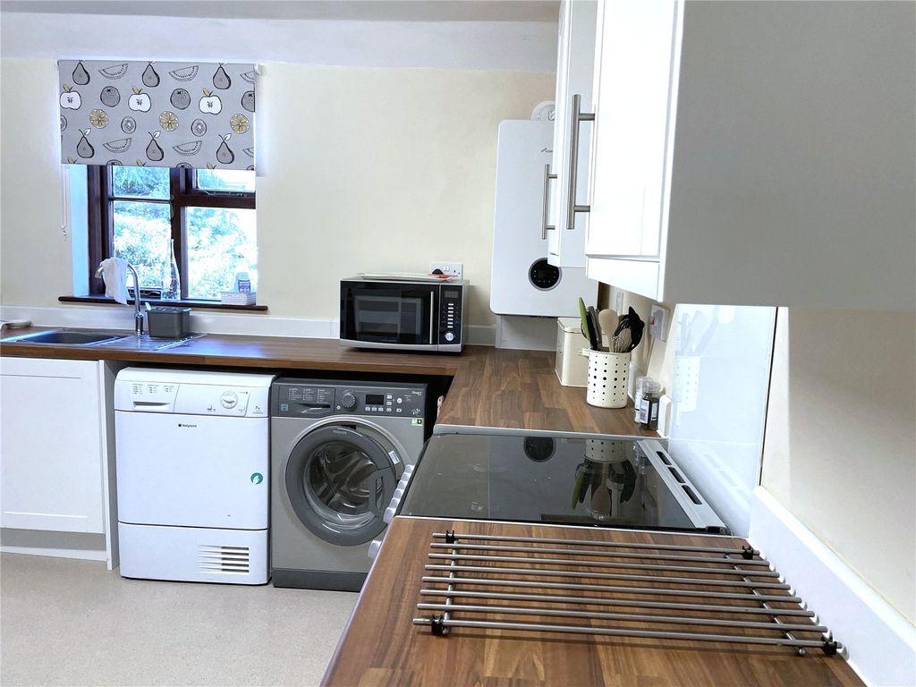 Property photo 2 of 11 Kitchen