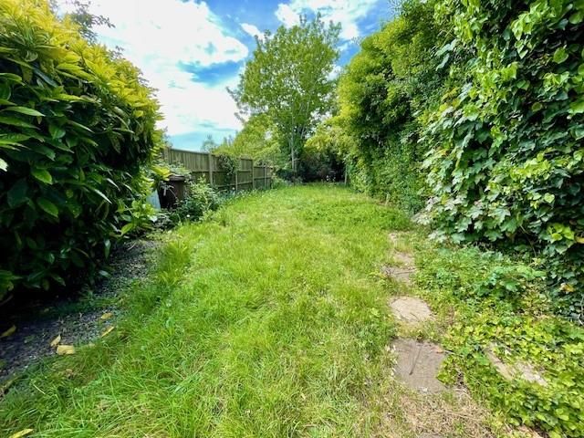 Property photo 2 of 25 Foredown Garden.Jpg