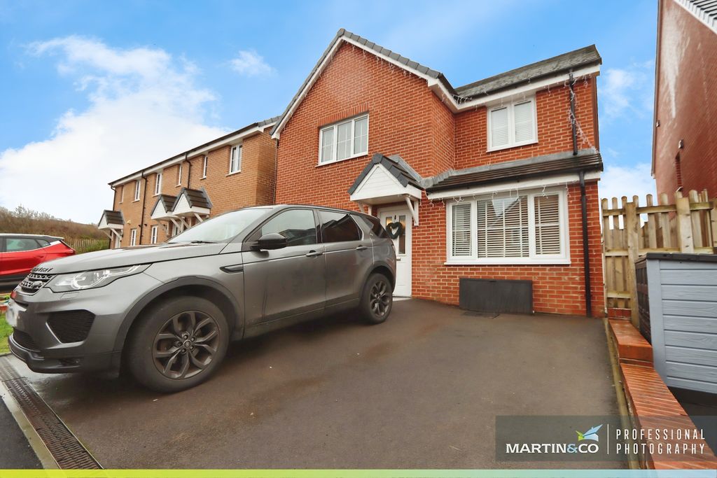 Property photo 2 of 31