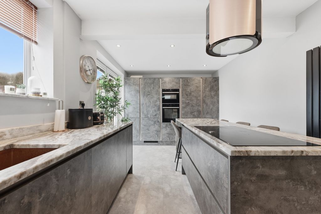 Property photo 2 of 40 9739d481c983Be4B20Bafc9Bbfe582Caf313Fac6.Jpg