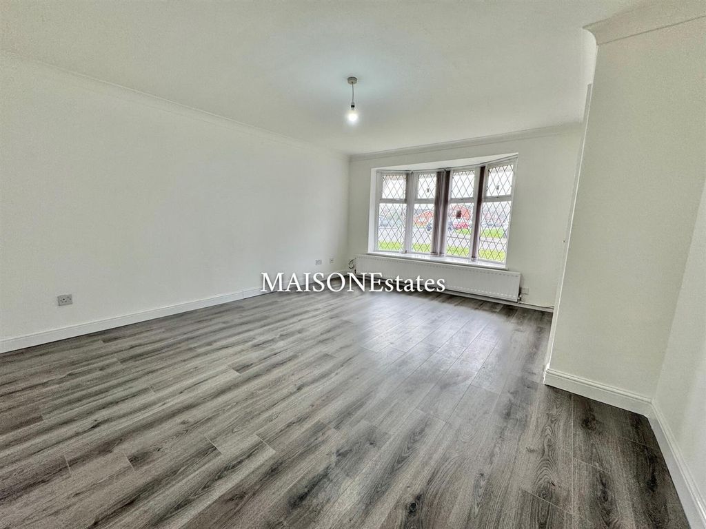 Property photo 3 of 14 Lounge.Jpg