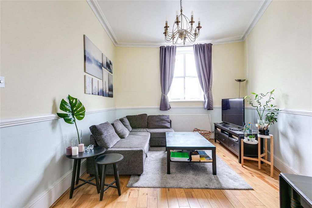 Property photo 1 of 8