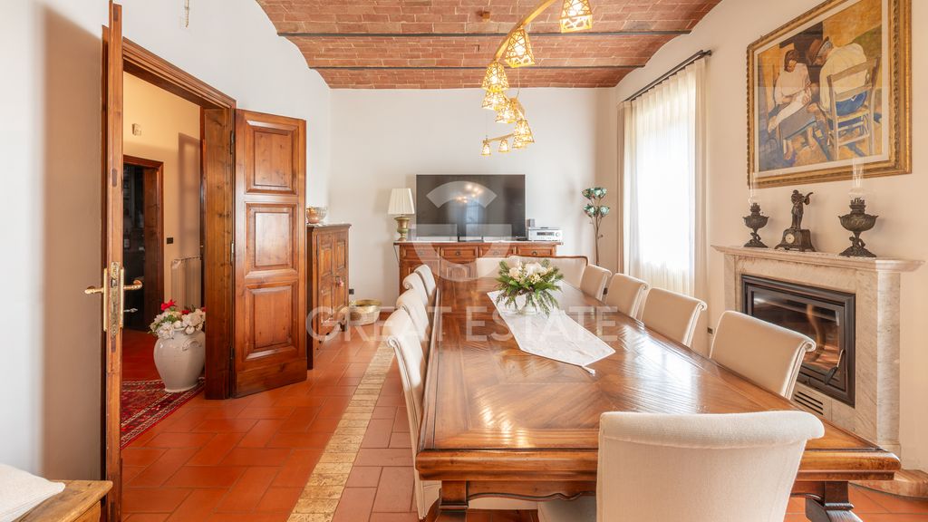 Property photo 2 of 45 Interiors