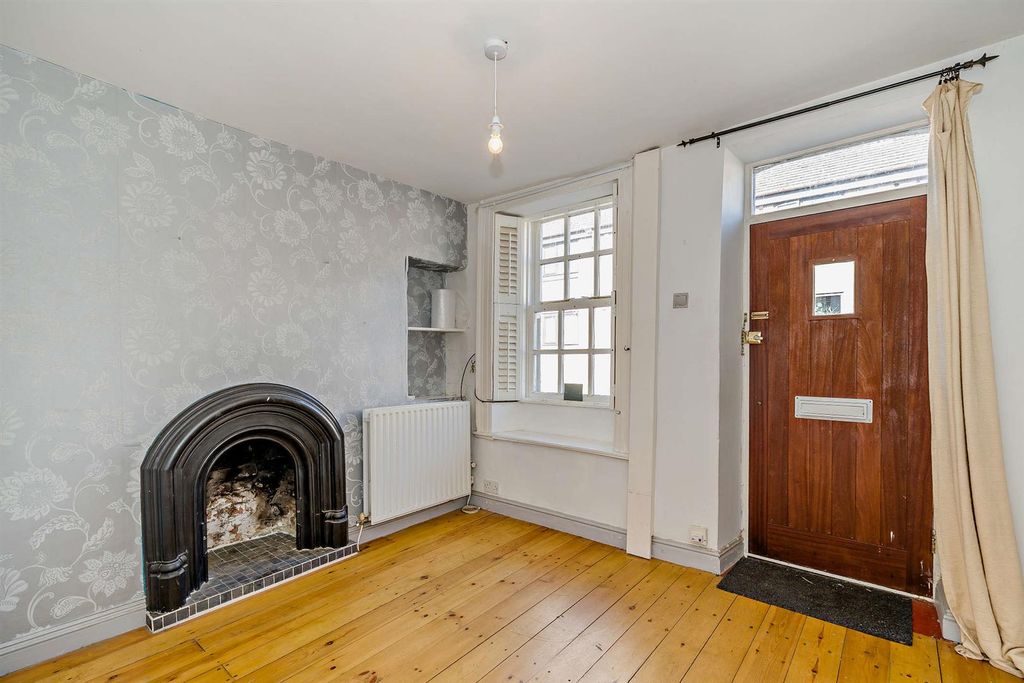 Property photo 2 of 16 8655526-Interior01-800.Jpg