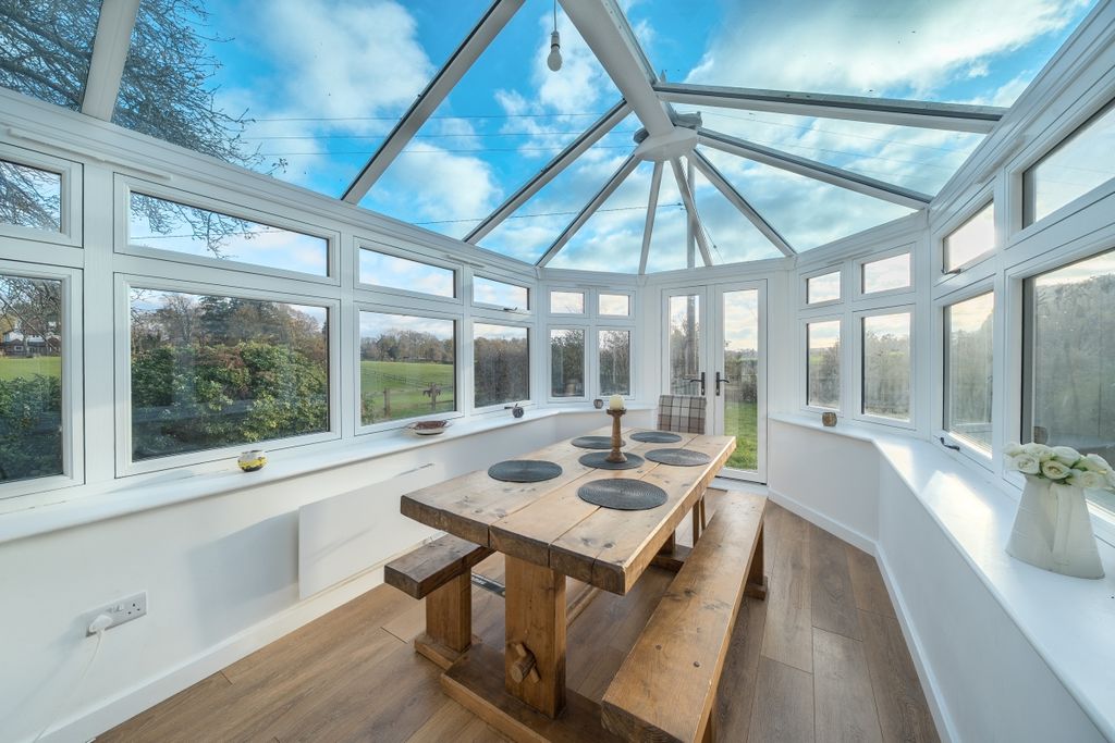 Property photo 3 of 17 1384603-8-6925Deb...