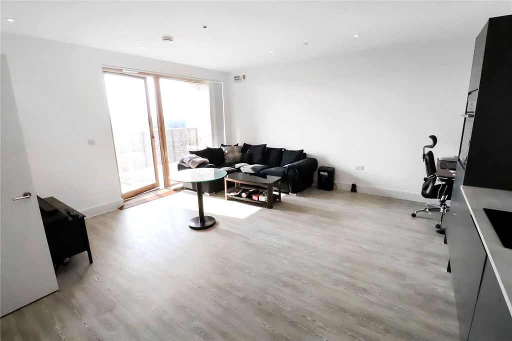 Property photo 3 of 25 Lounge.Jpg