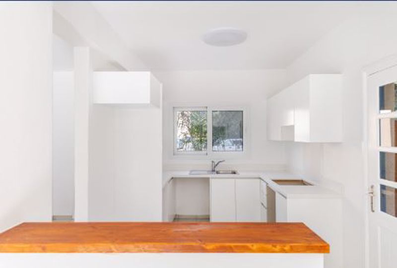 Property photo 3 of 15 Kitchen