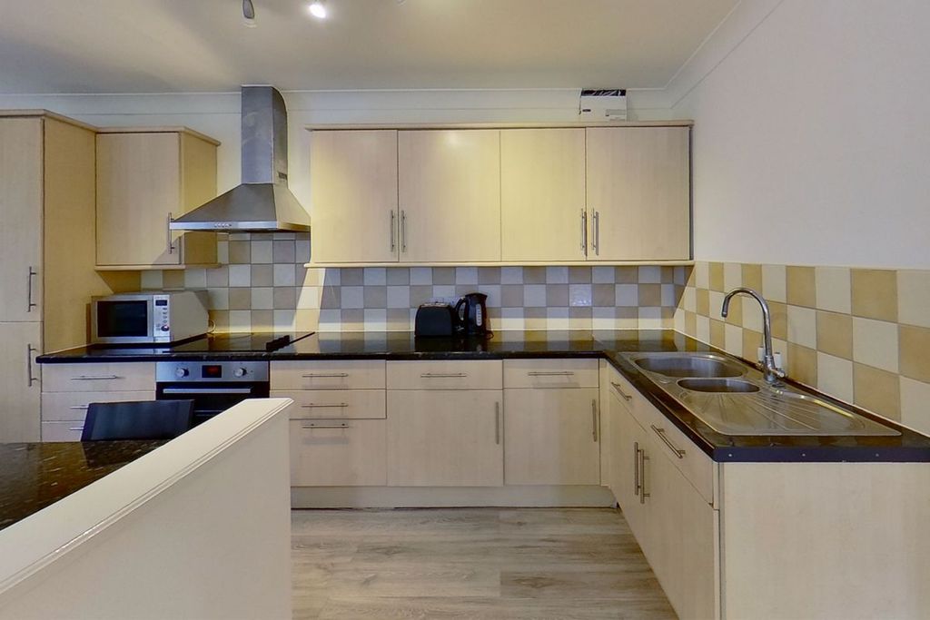 Property photo 2 of 8 Gallery