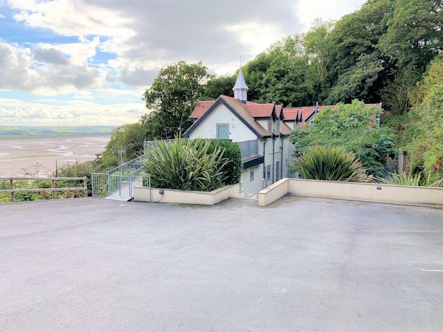 Property photo 2 of 24