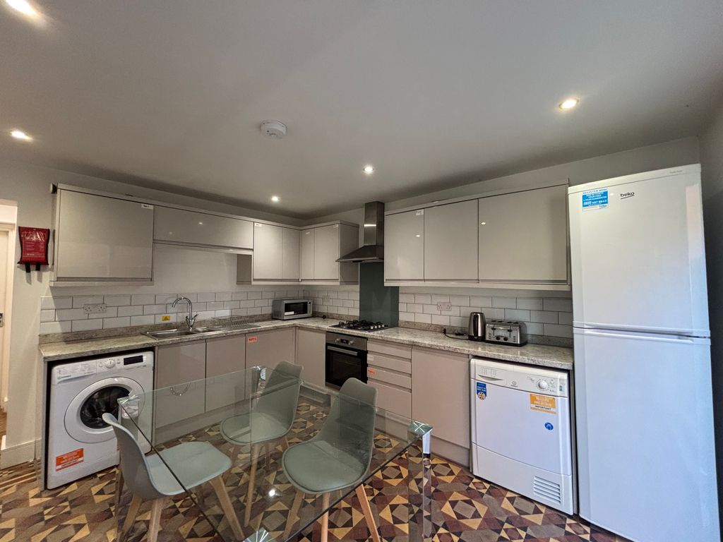 Property photo 1 of 6 Image