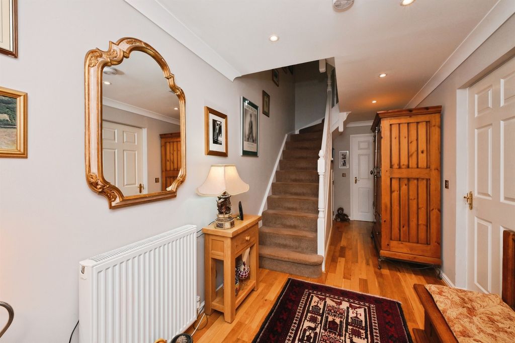 Property photo 2 of 18