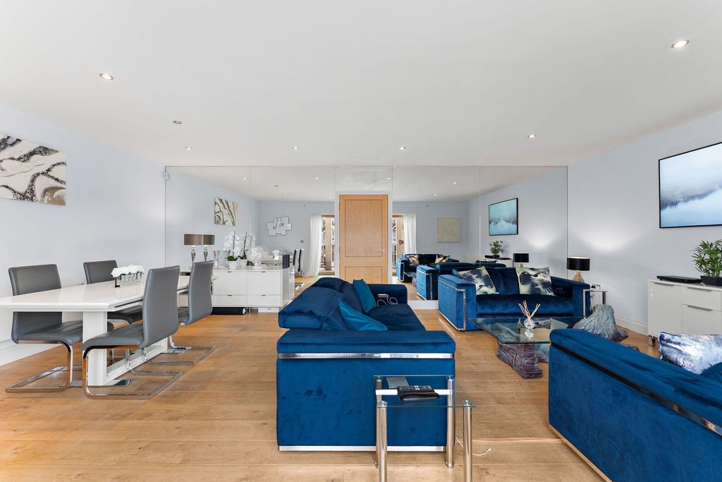 Property photo 2 of 30