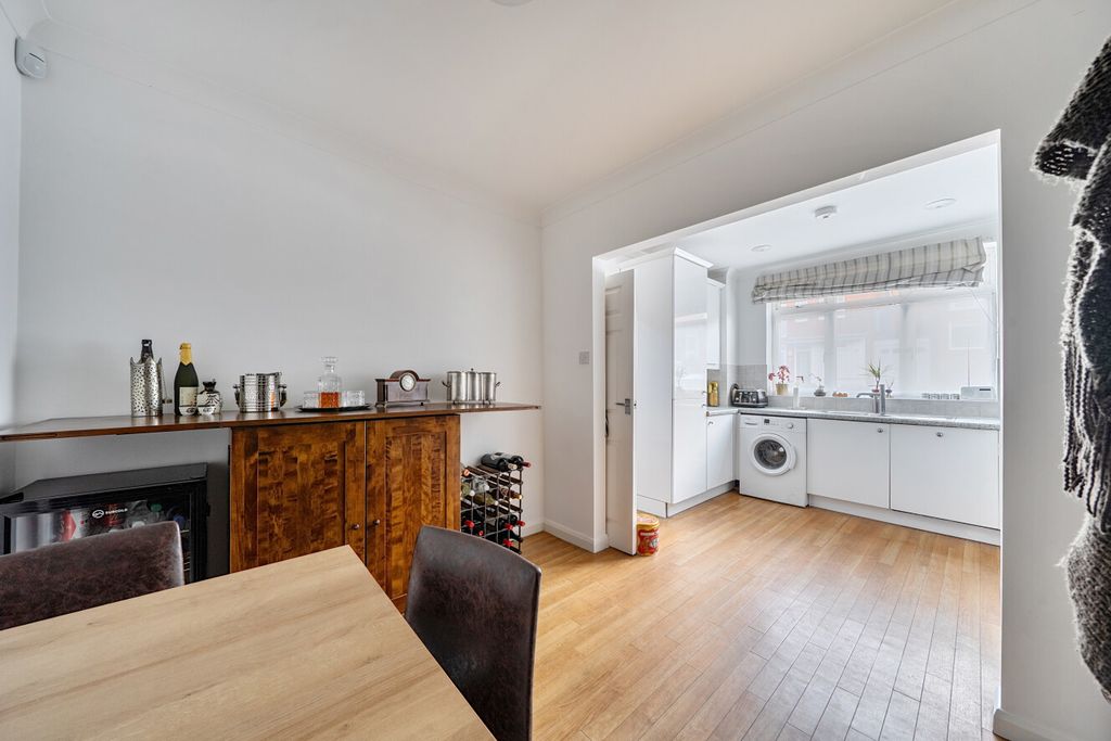 Property photo 3 of 19 1407998-12-69831d...