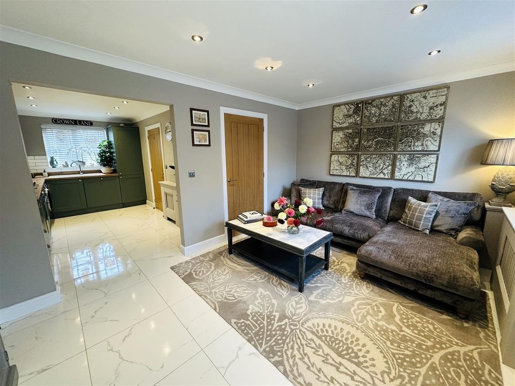 Property photo 1 of 19 Lounge3.Jpg