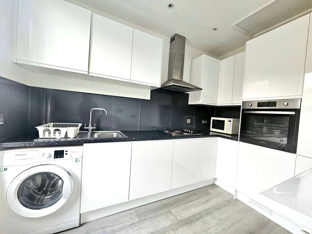 Property photo 2 of 10 Kitchen