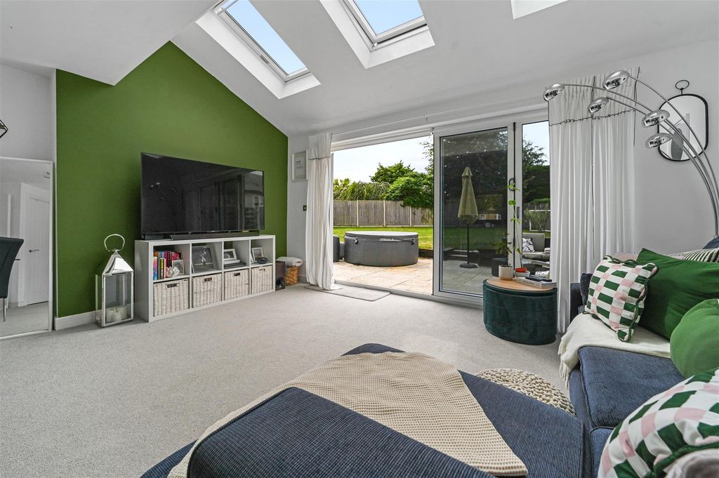 Property photo 2 of 16 Sitting Room