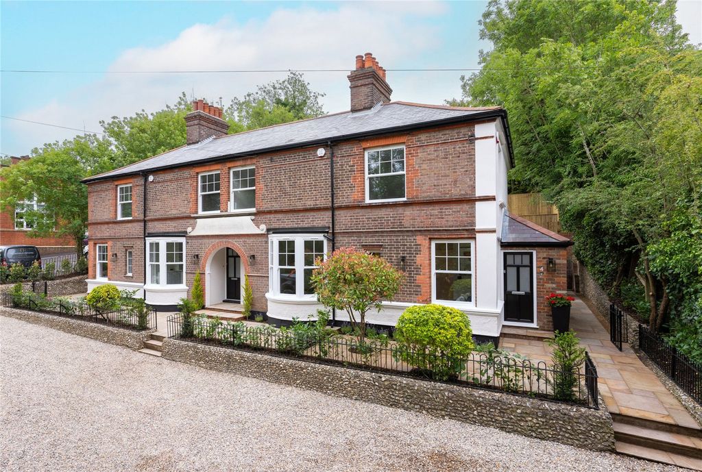 Property photo 1 of 16 Francis Cottages