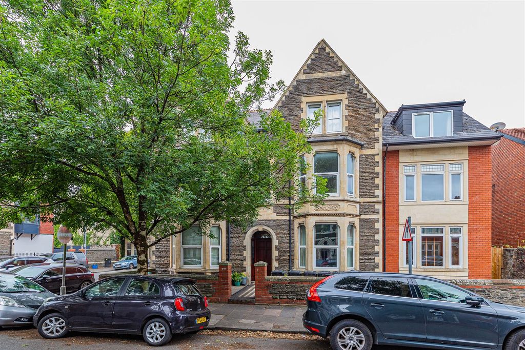 Property photo 1 of 11 4 Princes Mansions-1.Jpg